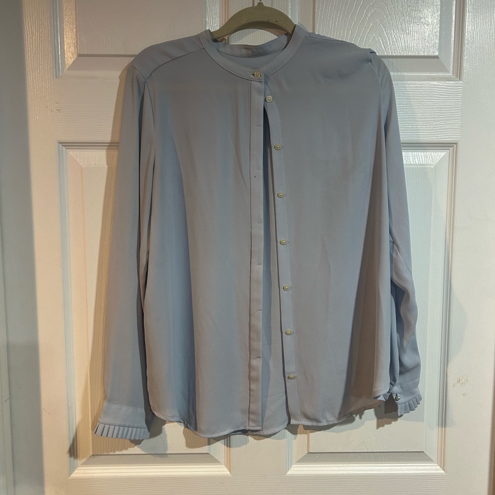LOFT Women’s Baby blue Button Up long sleeve shirt - Picture 2 of 5